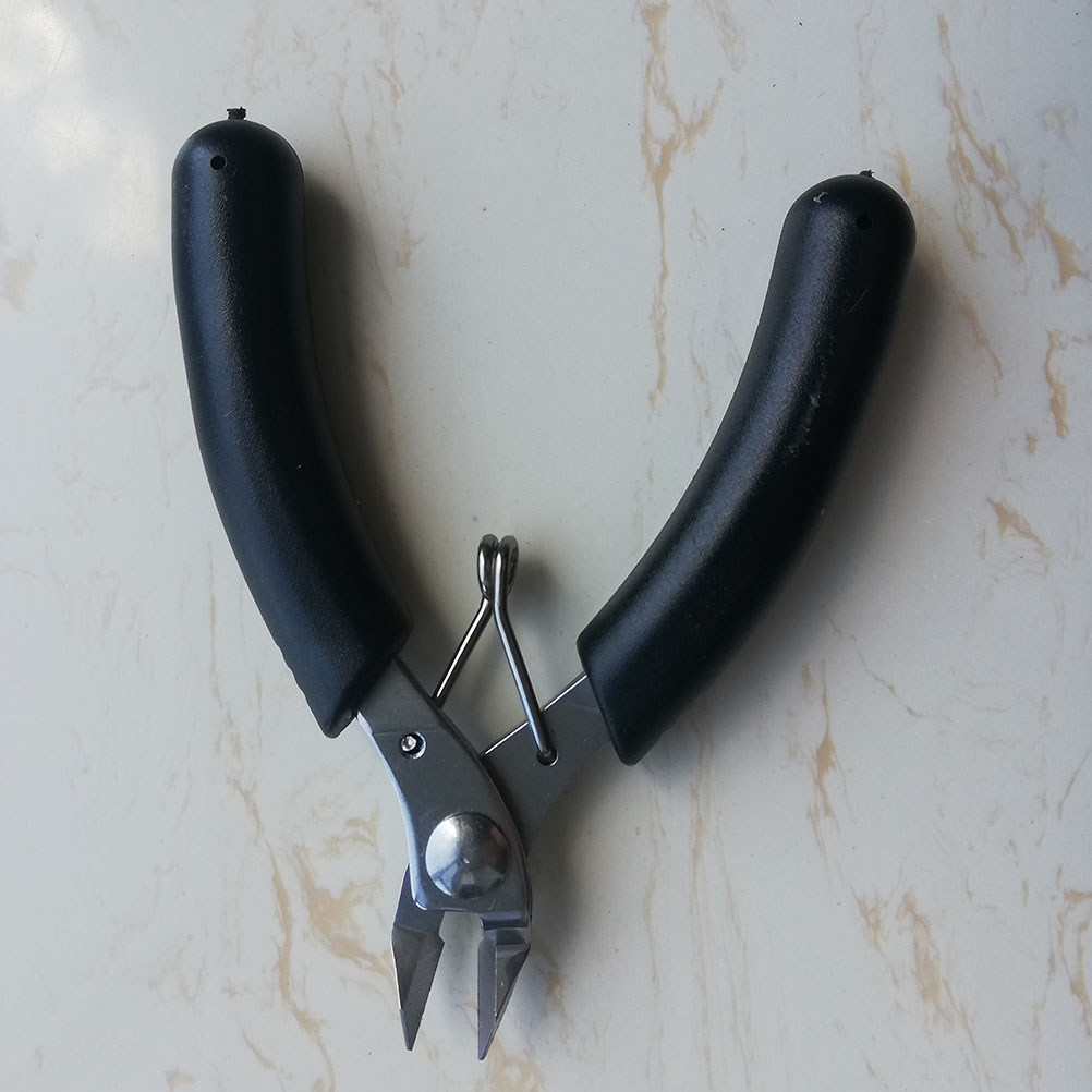 Badminton Field - Ergonomic Diagonal Pliers for Tennis Badminton